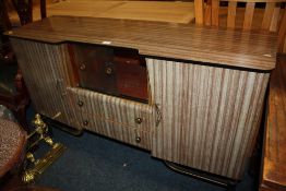 A VINTAGE / RETRO STYLE SIDEBOARD, W 137 CM