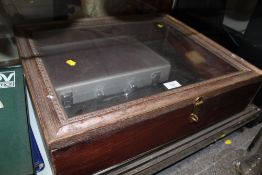 A GLAZED WOODEN TABLETOP DISPLAY CASE, TOGETHER WITH A SMALLER DISPLAY CASE (2)