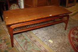 A RETRO TEAK COFFEE TABLE A/F W-119 CM