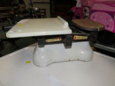 A SET OF VINTAGE AVERY SCALES