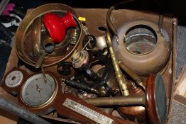 A TRAY OF MOSTLY BRASSWARE TO INCLUDE A LARGE BRASS KEY, COPPER KETTLE ETC.