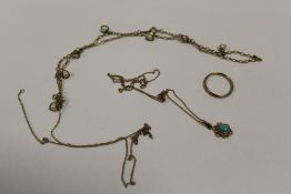 A BAG OF 9 CARAT GOLD AND YELLOW METAL JEWELLERY TO INCLUDE A 9 CARAT GOLD WEDDING BAND