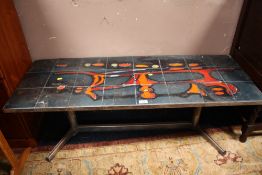 A RETRO TILE TOPPED COFFEE TABLE WITH CHROME BASE W-123 CM