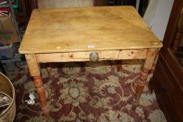 AN ANTIQUE PINE SCRUB TOP STYLE TABLE, W 90 cm, H 73 cm