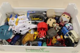 A TRAY OF TOYS TO INCLUDE DIE CAST TOY CARS, BOBBLE HEADS ETC.