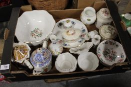 A TRAY OF ASSORTED CERAMICS TO INCLUDE AYNSLEY PEMBROKE, SADLER TEAPOTS ETC.