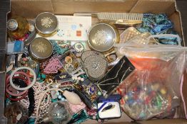 A LARGE TRAY OF ASSORTED COSTUME JEWELLERY ETC.