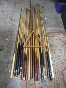 A SELECTION OF VARIOUS OLD SNOOKER CUES, CROSS AND SPIDER RESTS WITH SOME EXTENSION POLES