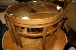A VINTAGE TEAK NEST OF TABLES WITH GLASS TOP DIA. 81 CM H-50 CM
