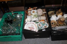 TWO TRAYS OF ASSORTED CERAMICS TO INCLUDE PORTMEIRION, SPODE ETC. TOGETHER WITH A TRAY OF