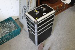 A MODERN SECTIONAL BEAUTICIANS TRAVEL CASE