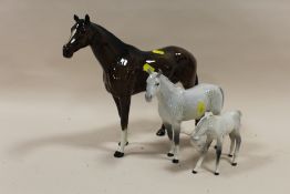 A LARGE BESWICK RACEHORSE FIGURE A/F, TOGETHER WITH A BESWICK DAPPLE GREY HORSE AND FOAL (3)