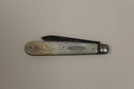 A HALLMARKED SILVER AND MOTHER OF PEARL FRUIT KNIFE