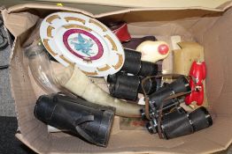 A BOX OF COLLECTABLES TO INCLUDE BINOCULARS, MOTORISED VINTAGE TOY CAR, HORN ETC.
