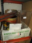 A BOX OF HOUSEHOLD SUNDRIES TO INCLUDE CARVED OAK BELLOWS