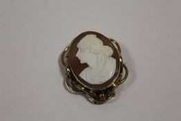 A VICTORIAN YELLOW METAL MOUNTED CAMEO BROOCH