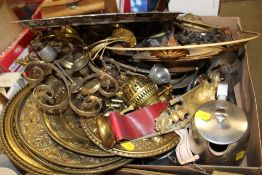 A TRAY OF ASSORTED METALWARE TO INCLUDE FURNITURE FEET, BRASS CANDLESTICK, CIGARETTE CASES ETC.