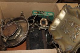 A BOX OF ASSORTED METALWARE TO INCLUDE SILVER PLATED EXAMPLES