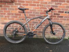 A GT AGGRESSOR COMP MOUNTAIN BIKE