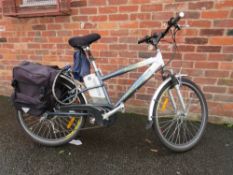 A POWACYCLE S SALISBURY ELECTRIC BICYCLE WITH KEY AND CHARGER
