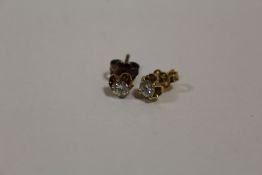 A NEAR PAIR DIAMOND STUD EARRINGS