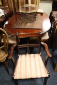 A REPRODUCTION MAHOGANY DINING TABLE AND FOUR CHAIRS
