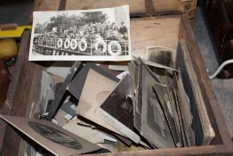 A VINTAGE WOODEN LIDDED BOX CONTAINING BLACK AND WHITE PHOTOGRAPHS POSTCARDS ETC.