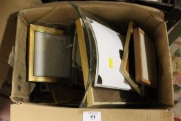 A QUANTITY OF SMALL PICTURE FRAMES