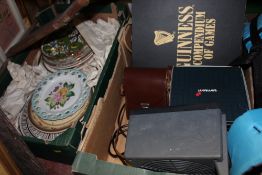 A TRAY OF COLLECTABLES TO INCLUDE A GUINNESS GAMES COMPENDIUM, CASED BINOCULARS ETC, TOGETHER WITH A