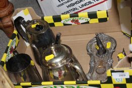 A SMALL TRAY OF SILVER PLATED ITEMS TO INCLUDE A CANDLE SNUFF, TEAPOT ETC.