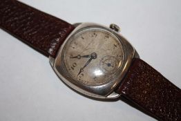 A VINTAGE SILVER CASED GENTS WRISTWATCH
