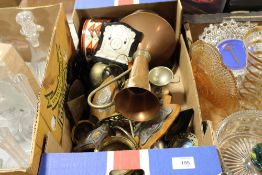 A TRAY OF ASSORTED METALWARE TO INCLUDE POLICE ATHLETIC AWARD PLAQUES, COPPER JUG ETC.