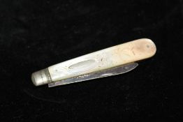 A HALLMARKED SILVER AND MOTHER OF PEARL FRUIT KNIFE
