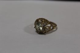 A HALLMARKED 9 CARAT GOLD GEMSET DRESS RING SIZE - R1/2 APPROX WEIGHT - 4.2G
