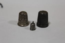 TWO SILVER THIMBLES, TOGETHER WITH A SILVER THIMBLE BRACELET CHARM (3)