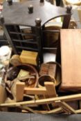 A TRAY OF ASSORTED TREEN TO INCLUDE SMALL EASELS, LIDDED BOXES ETC.