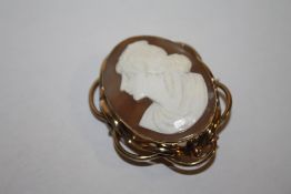 A VICTORIAN YELLOW METAL MOUNTED CAMEO BROOCH