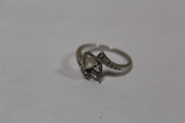 A 9 CARAT WHITE GOLD DRESS RING A/F SIZE -N APPROX WEIGHT - 2.2G
