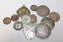 A BAG OF SILVER AND WHITE METAL COINS TO INCLUDE A FLORIN