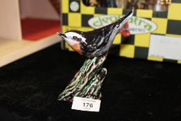 A SMALL ANITA HARRIS ART POTTERY FIGURE OF A NUTHATCH BIRD