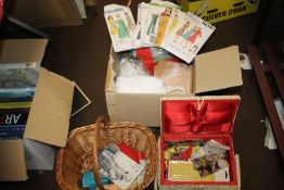A QUANTITY OF SEWING AND KNITTING ACCESSORIES TO INCLUDE VINTAGE PATTERNS