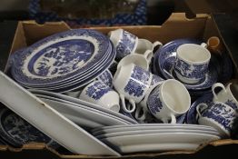 A TRAY OF BLUE & WHITE TEA & DINNERWARE (NOT INCLUDING TRAY)