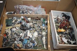 A TRAY OF LEAD ANIMALS ETC. TO INCLUDE BRITAINS (TRAY NOT INCLUDED)