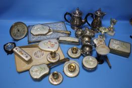 A TRAY OF METALWARE, DRESSING TABLE ITEMS ETC.