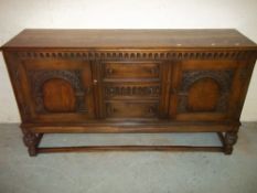 A HEAVY CARVED SOLID OAK SIDEBOARD WITH PINEAPPLE STYLE LEGS