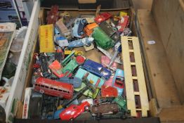 A TRAY OF VINTAGE DIECAST VEHICLES TO INCLUDE DINKY (TRAY NOT INCLUDED)