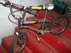 A SAVAGE PRO SERIES BMX BIKE