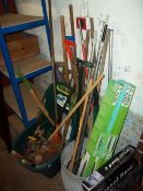 A LARGE QUANTITY OF GARDEN TOOLS