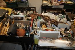 FOUR TRAYS OF CERAMICS AND SUNDRIES TO INCLUDE A WADE TEAPOT, A MURANO STYLE GLASS CLOWN ETC. (TRAYS