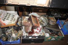 THREE TRAYS OF COLLECTABLES TO INCLUDE CLOCK PARTS, VINTAGE LAMPS ETC. (TRAYS NOT INCLUDED)